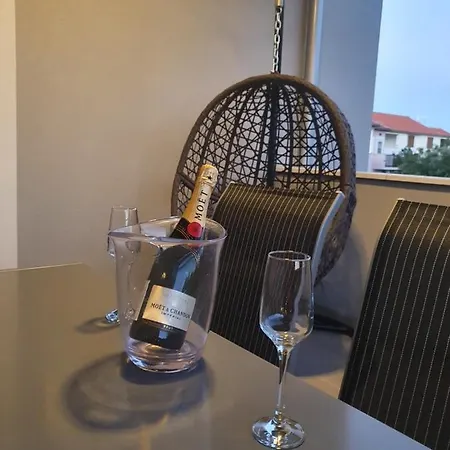 Q Apartament Murter