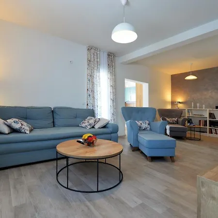 Q Apartament Murter