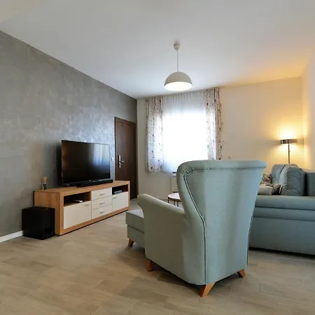 Q Apartament *